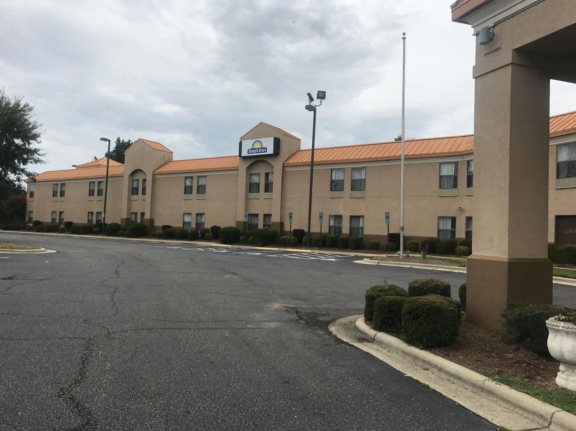 Country Inn & Suites By Radisson, Dunn, Nc Экстерьер фото